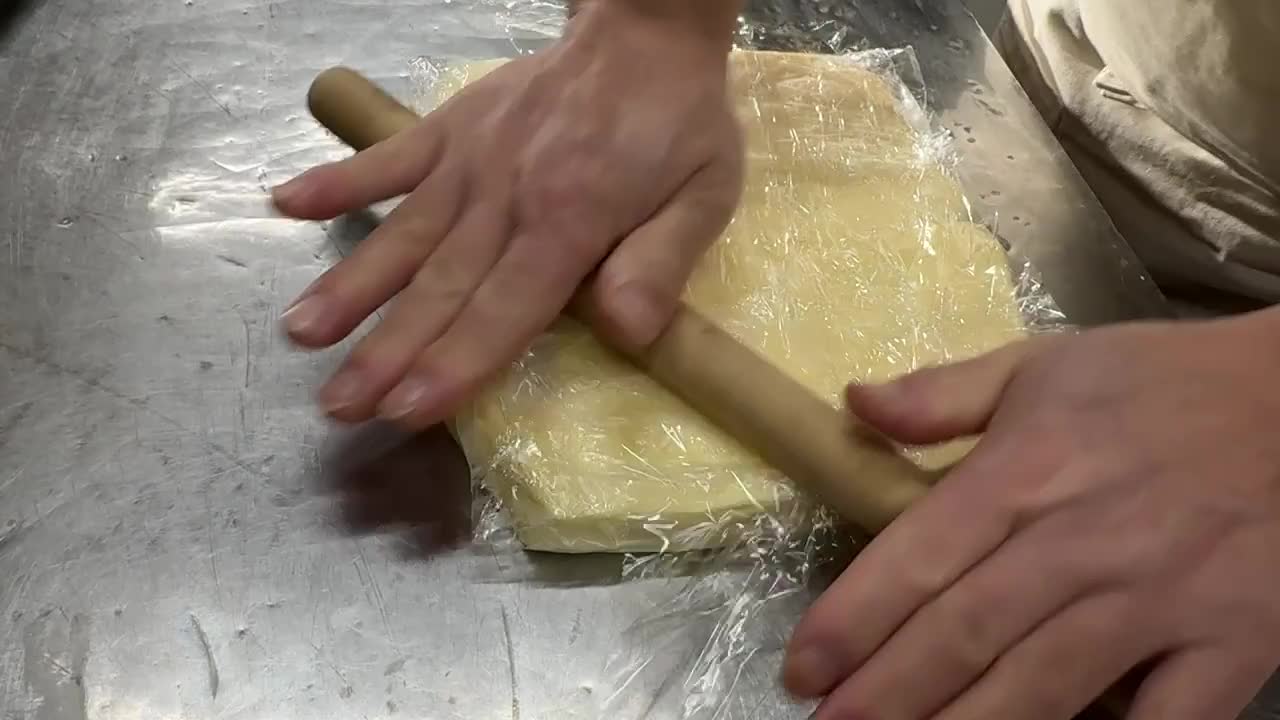 薄く伸ばしたバターの板