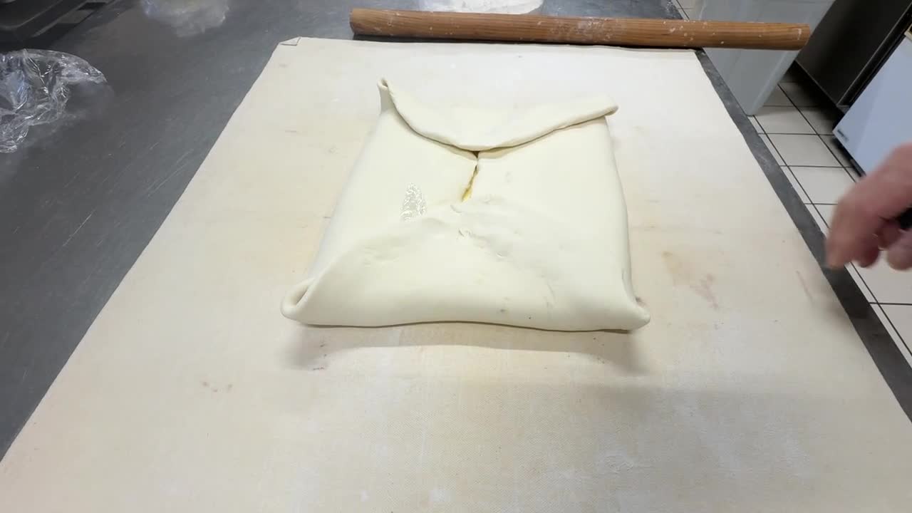 バターを包み終えた生地